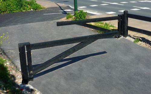 Barrière pivotante