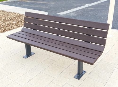 Banc en bois sur place publique, mobilier urbain SialicePro